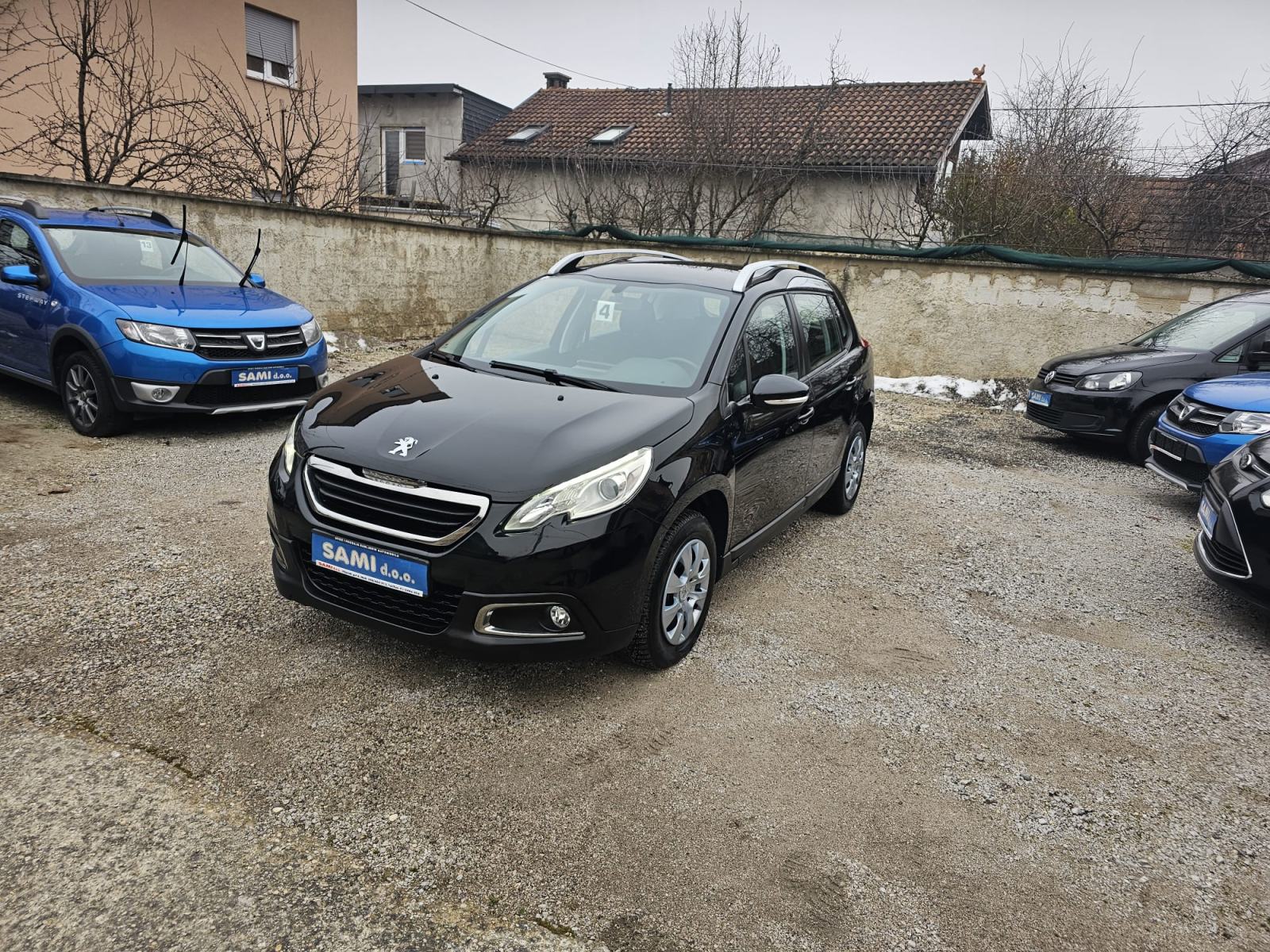 Slika prikazuje vanjski dio vozila, karoseriju i kotače.