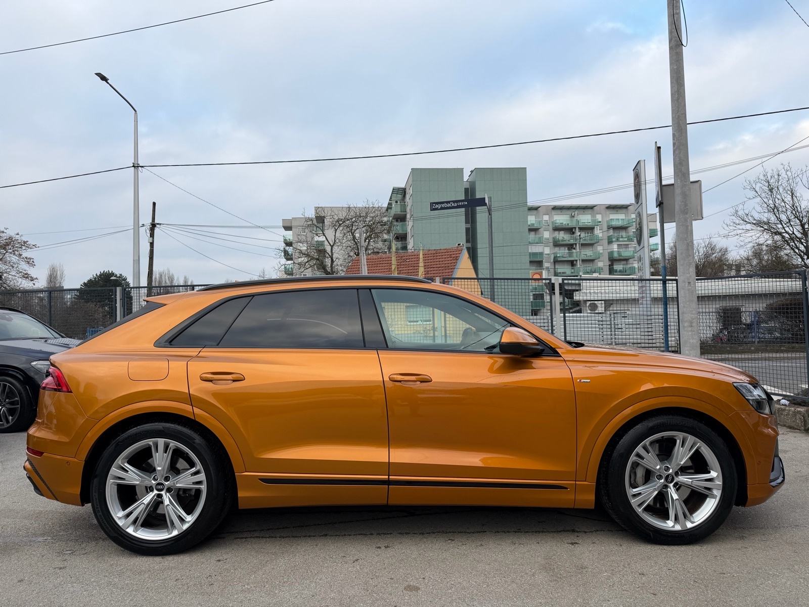 Audi Q8 55 TFSI-e **S LINE**MATRIX**PANORAMA** - eksterijer 3