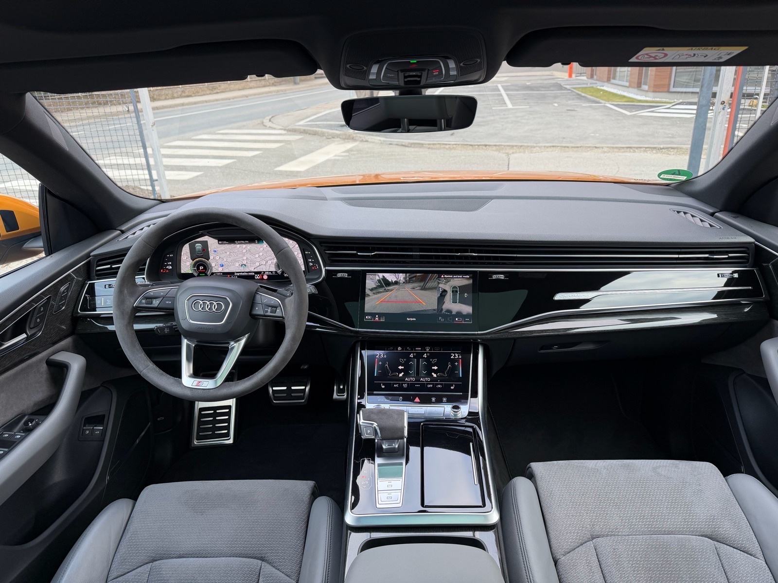 Audi Q8 55 TFSI-e **S LINE**MATRIX**PANORAMA** - interijer 2