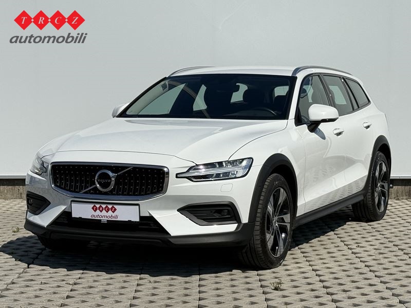 Slika prikazuje vanjsku karoseriju i eksterijer automobila.