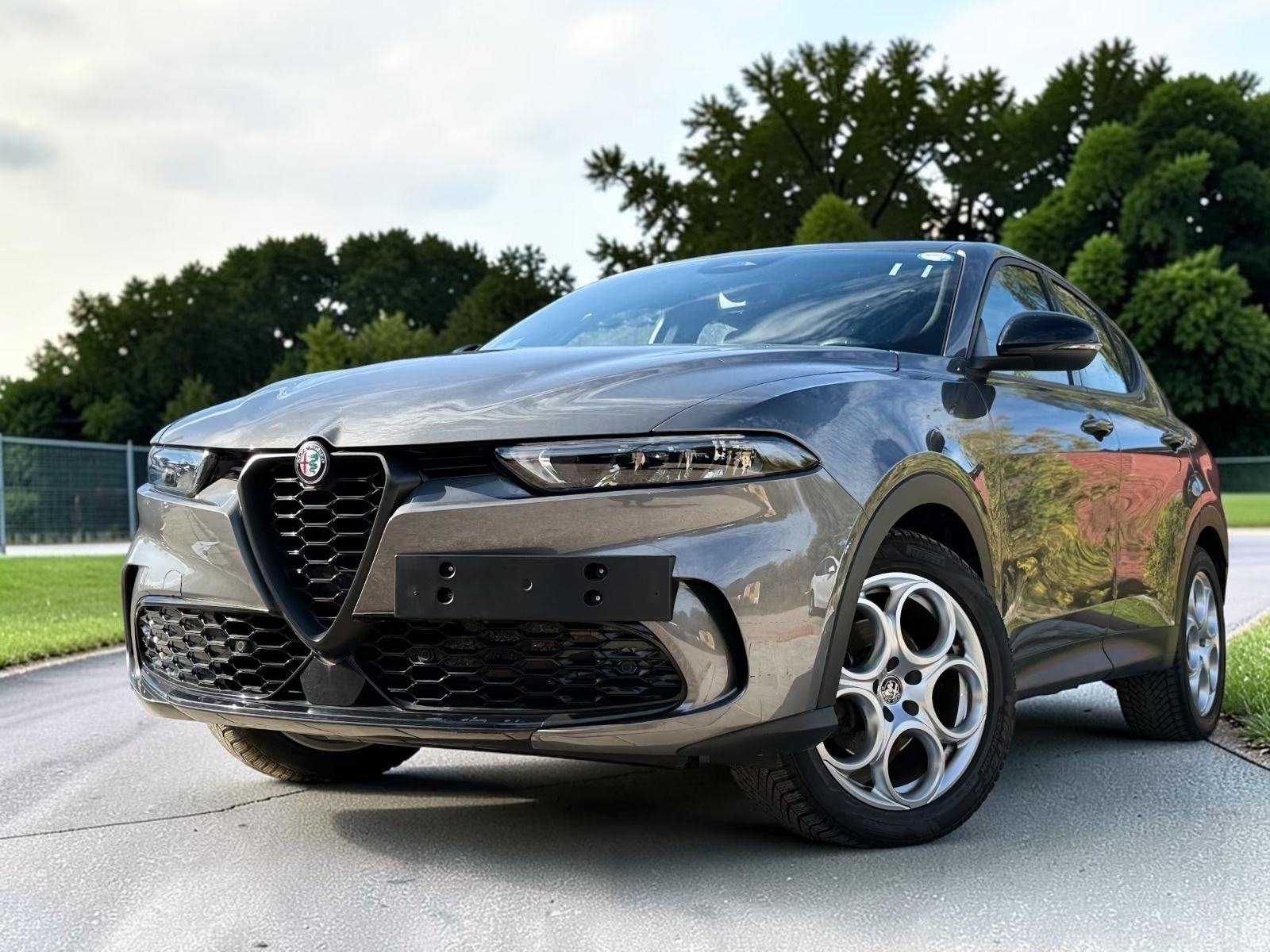 Slika prikazuje vanjsku karoseriju automobila