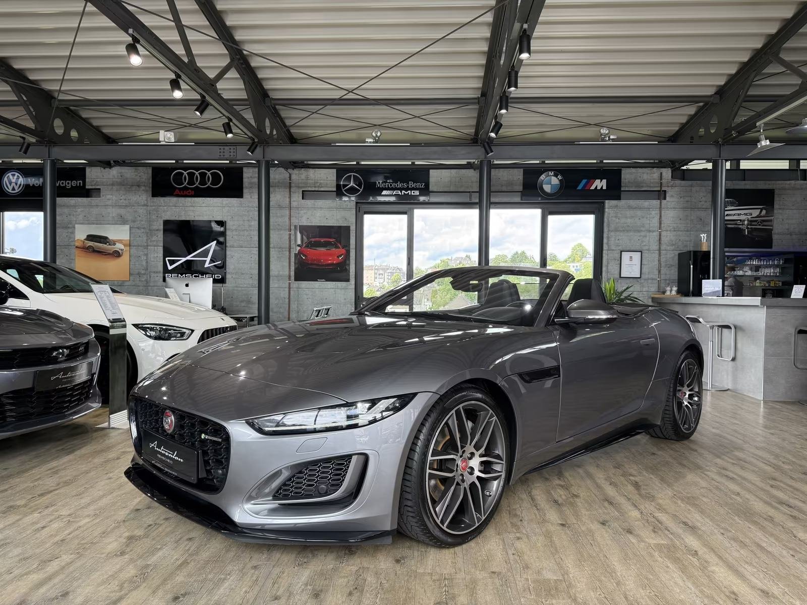 Slika prikazuje vanjski izgled automobila (eksterijer).