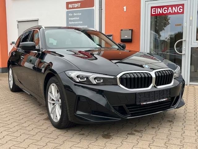 Slika prikazuje vanjsku karoseriju automobila (eksterijer).