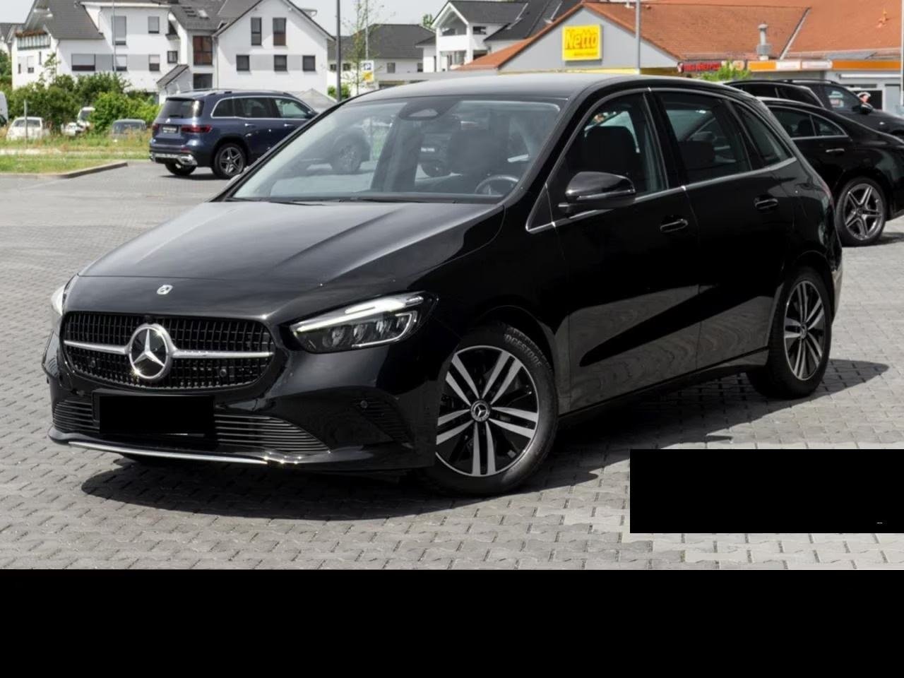 Slika prikazuje vanjštinu vozila (karoserija i prednji dio).