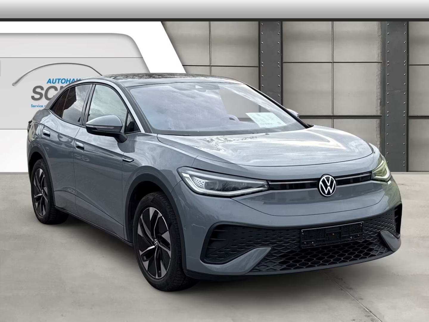 Slika prikazuje vanjski dio automobila (eksterijer).