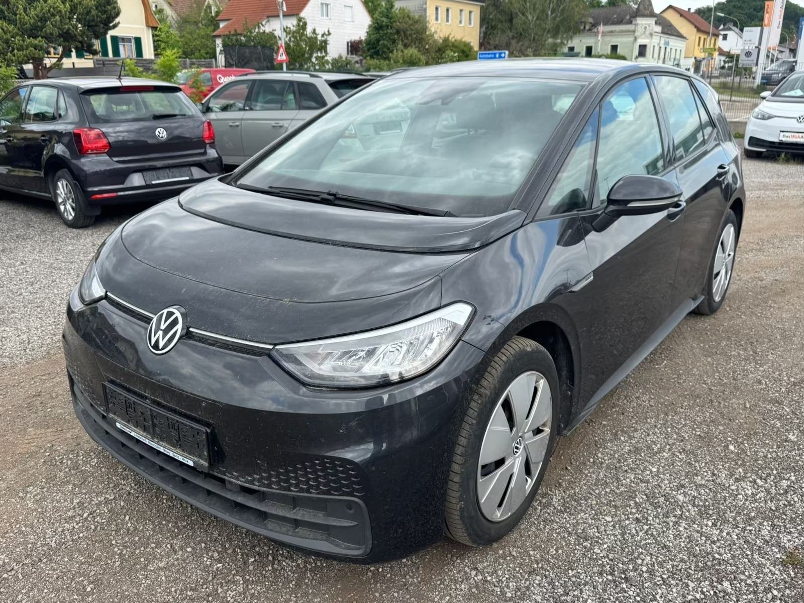 Slika prikazuje vanjsku karoseriju automobila.