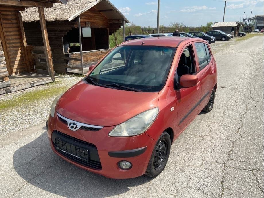 Slika prikazuje vanjski dio vozila (eksterijer).