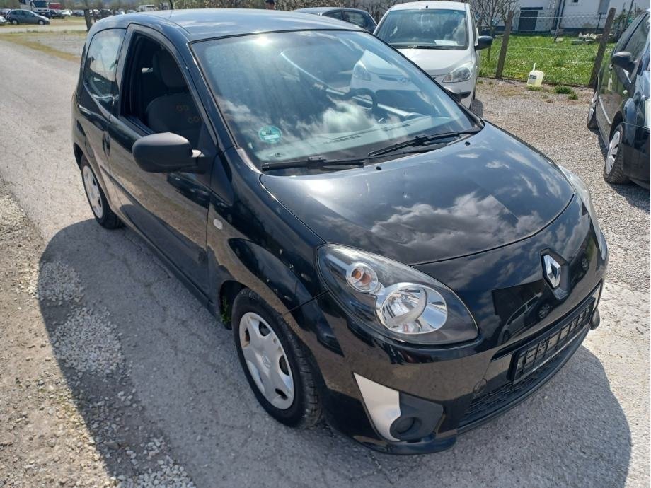 Slika prikazuje vanjski izgled vozila (eksterijer).