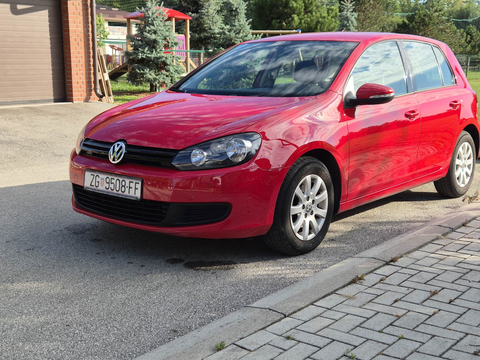 Slika prikazuje vanjski dio vozila (eksterijer).