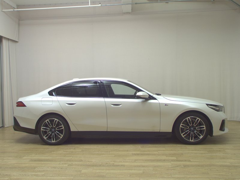 BMW i5 eDrive40 M Sport • ACC • Full LED