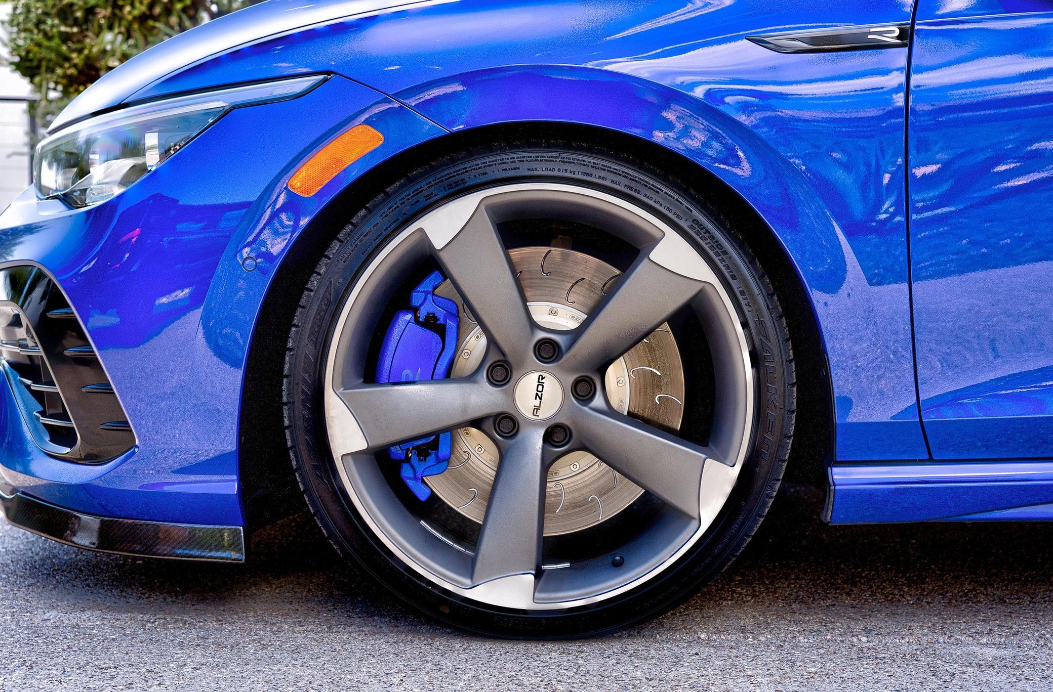 9-13. Sva četiri kotača (frontalno, centrirano)