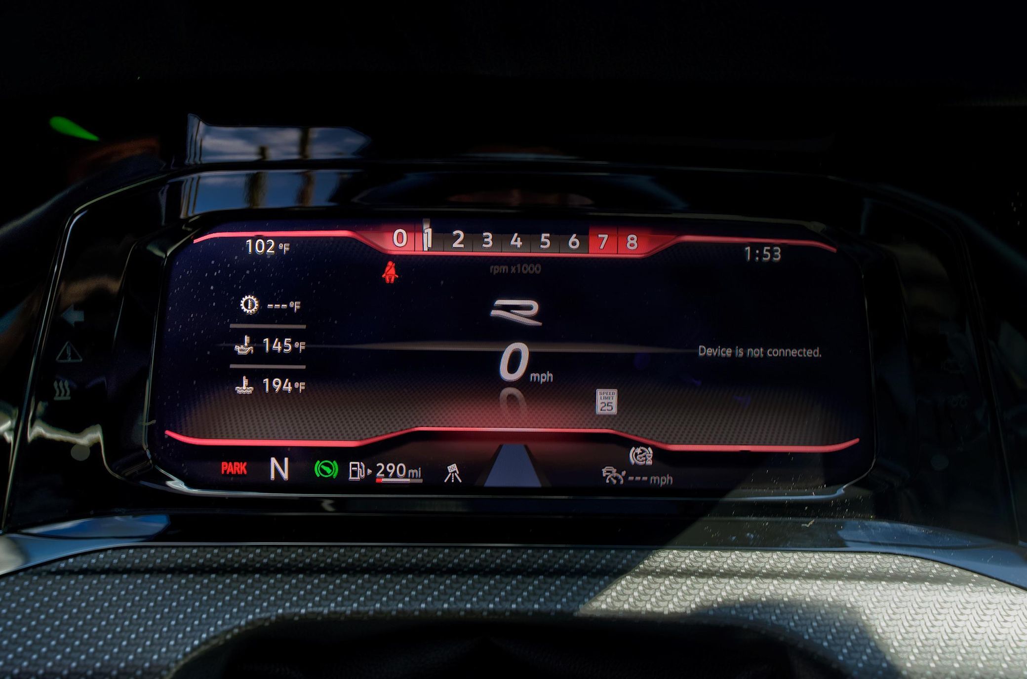 36. Instrumentna ploča s uključenim vozilom i vidljivim odometrom