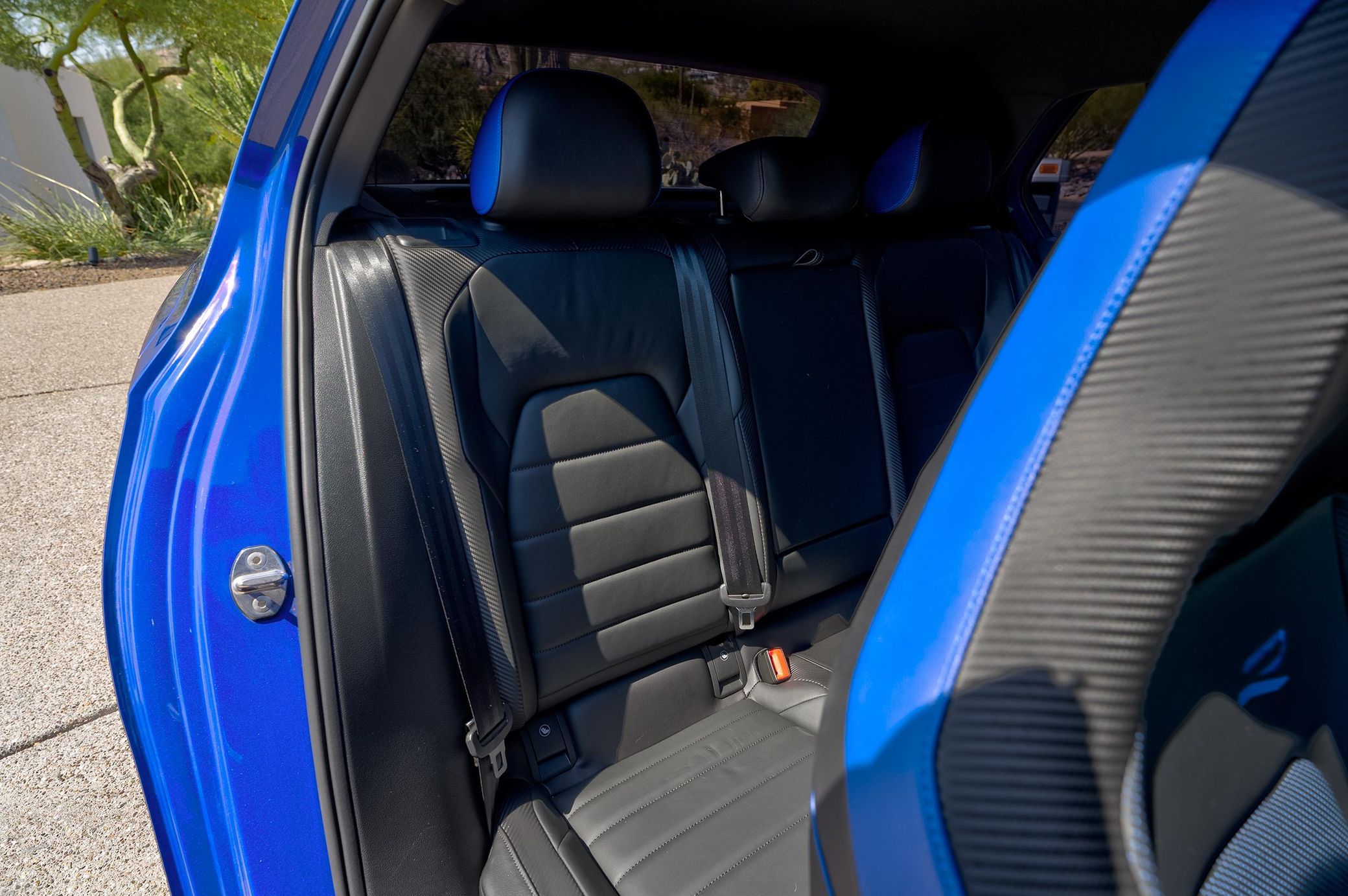 39. Stražnja sjedala s suvozačeve strane