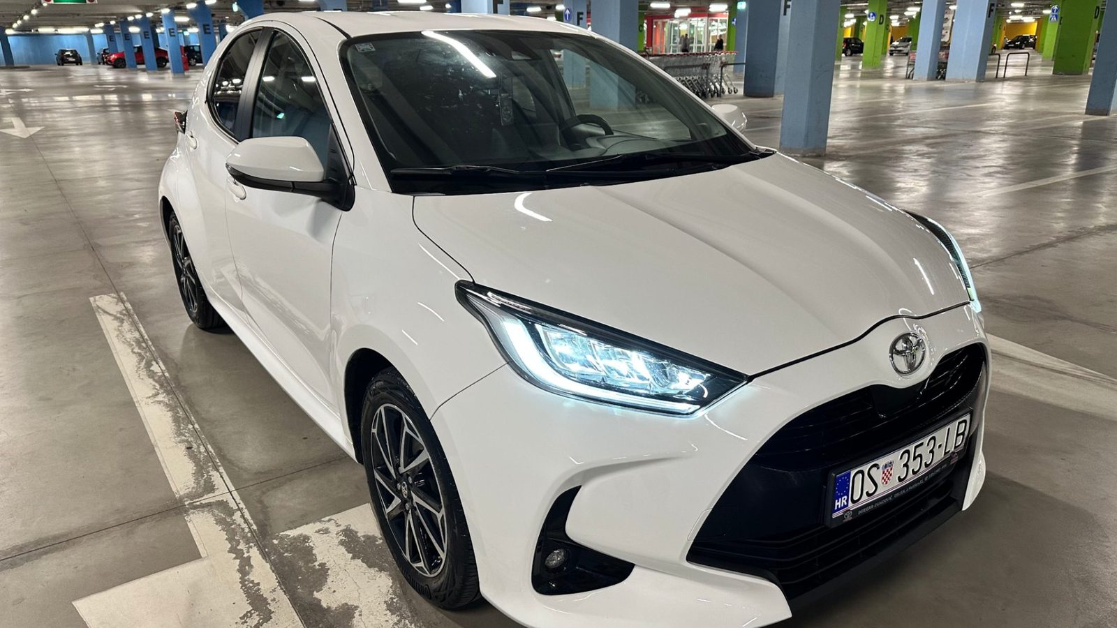Slika prikazuje vanjski izgled vozila.