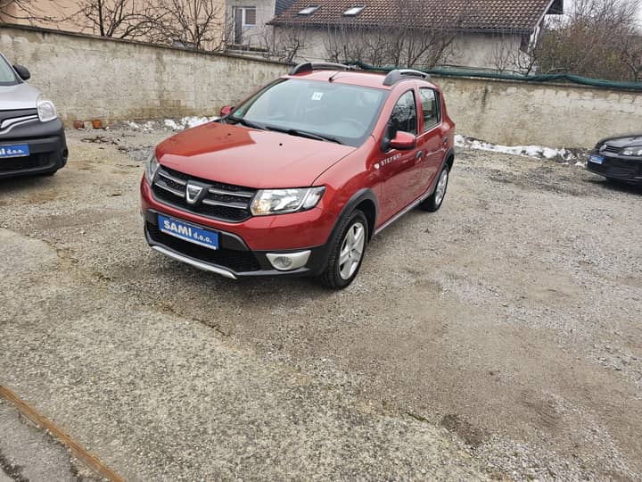 Slika prikazuje vanjsku karoseriju vozila (eksterijer).