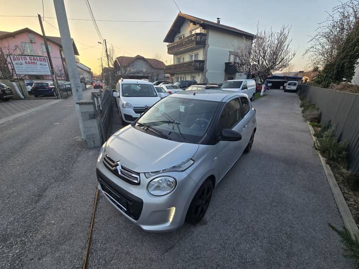 Slika prikazuje vanjski izgled vozila.
