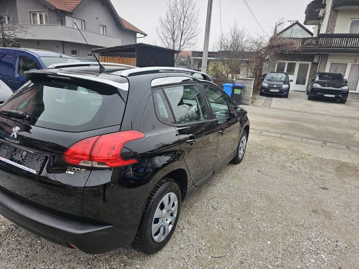 Slika prikazuje vanjski dio vozila (eksterijer).
