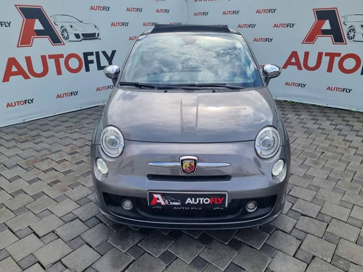 Slika prikazuje vanjski dio automobila (prednji pogled).