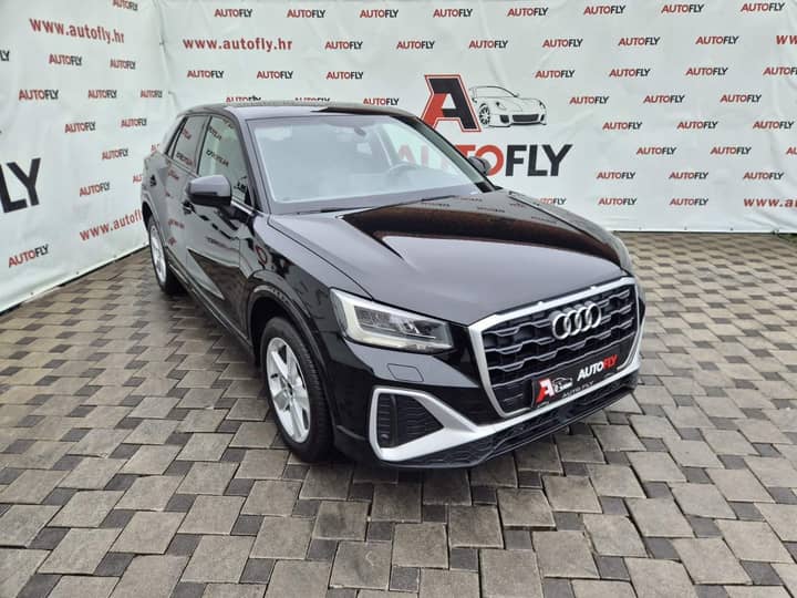 Slika prikazuje vanjski dio automobila (eksterijer).
