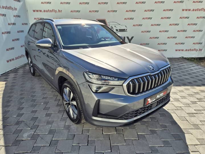 Slika prikazuje vanjsku karoseriju automobila.