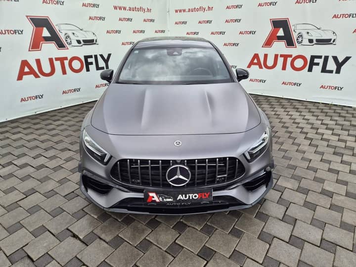 Slika prikazuje vanjski izgled automobila (prednji dio).