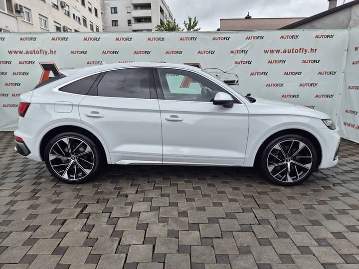 Slika prikazuje vanjsku stranu vozila (eksterijer).