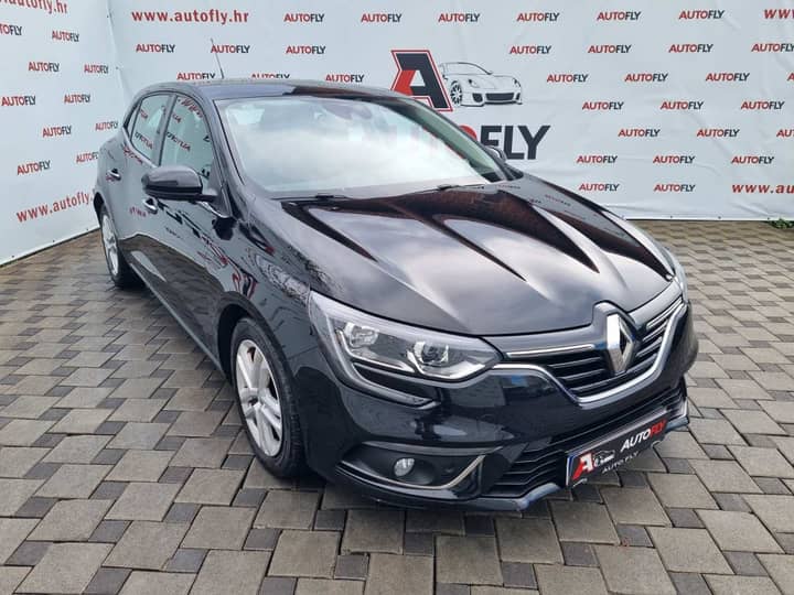 Slika prikazuje vanjsku karoseriju automobila.
