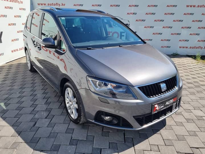 Slika prikazuje vanjsku karoseriju automobila.