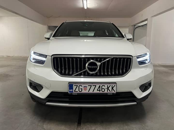 Slika prikazuje vanjski izgled vozila (eksterijer).