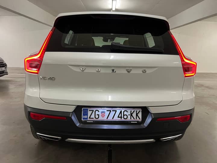 Slika prikazuje vanjski dio vozila (eksterijer).
