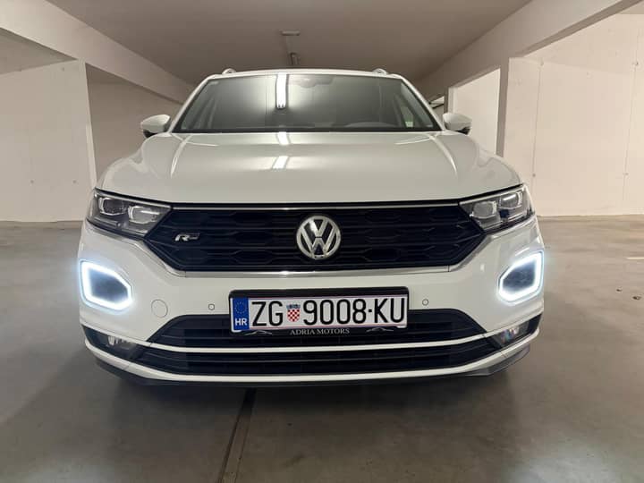 Slika prikazuje vanjski izgled vozila, prednja strana.