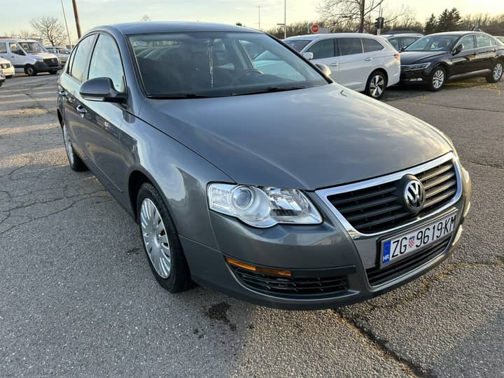 Slika prikazuje vanjski dio vozila (eksterijer).