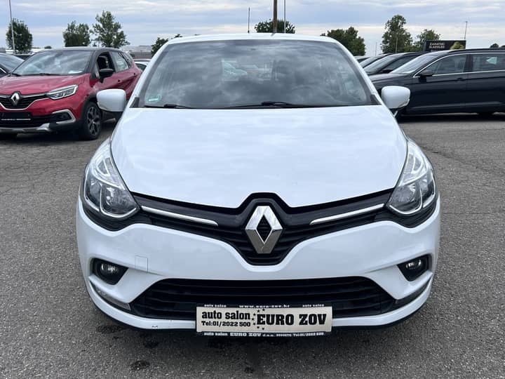 Slika prikazuje vanjsku stranu automobila, karoseriju i prednju masku.