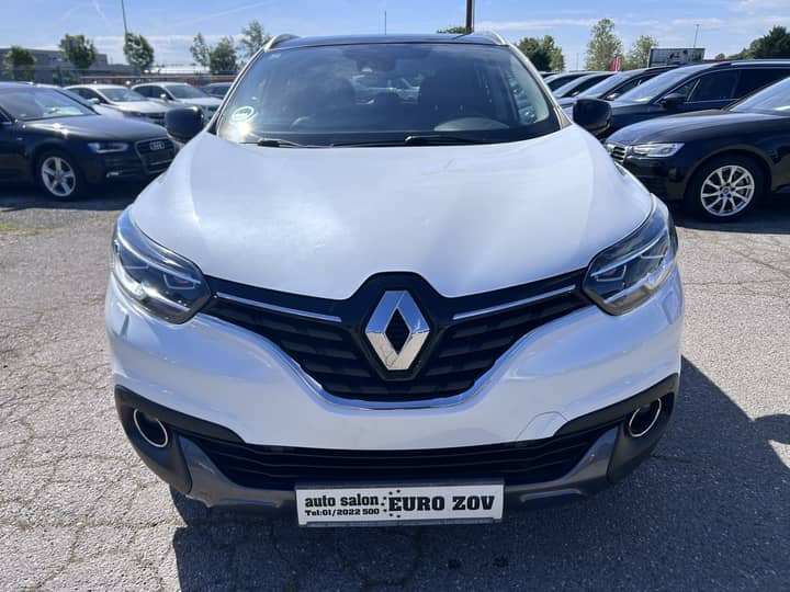 Slika prikazuje vanjski dio vozila (prednji pogled).
