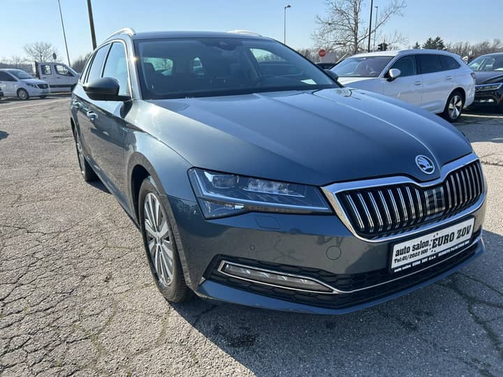 Slika prikazuje vanjsku karoseriju automobila.