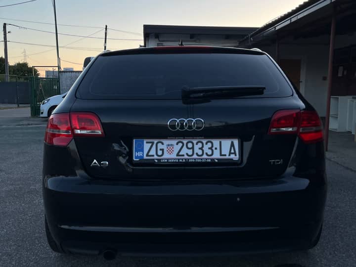 Slika prikazuje vanjski dio vozila (eksterijer).