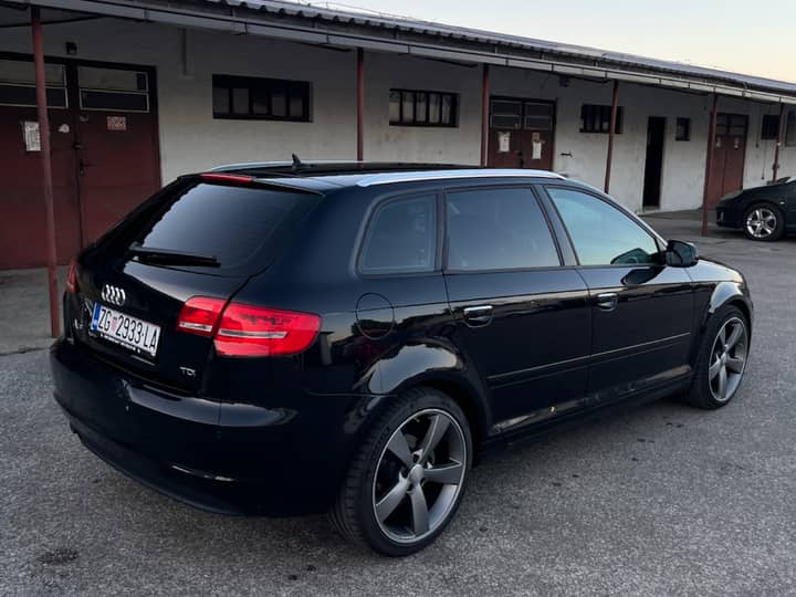 Slika prikazuje vanjski izgled vozila (eksterijer).