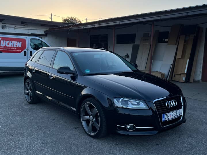 Slika prikazuje vanjski izgled vozila (eksterijer).