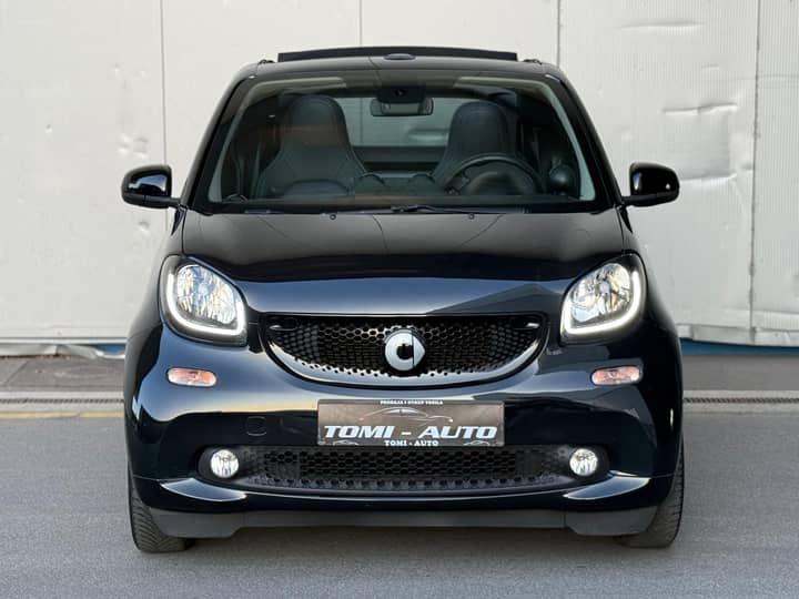 Slika prikazuje vanjski dio vozila (prednji pogled).