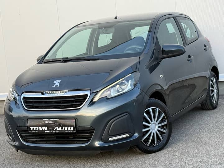 Slika prikazuje vanjski dio automobila.