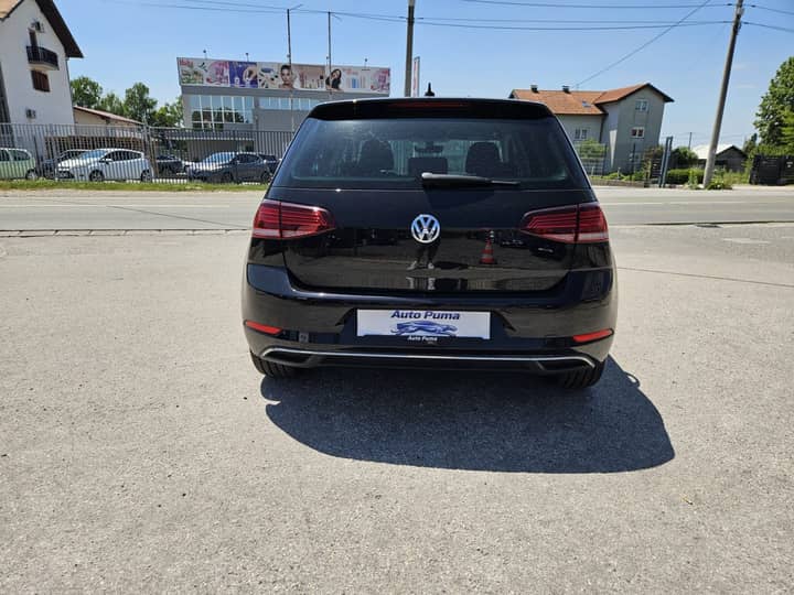 Slika prikazuje vanjski izgled vozila.