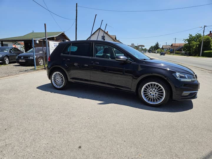 Slika prikazuje vanjštinu vozila (eksterijer).