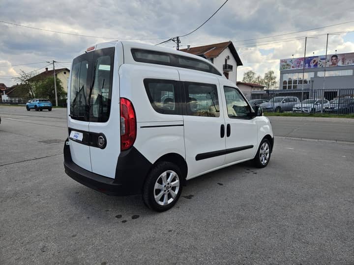 Slika prikazuje vanjski izgled vozila.