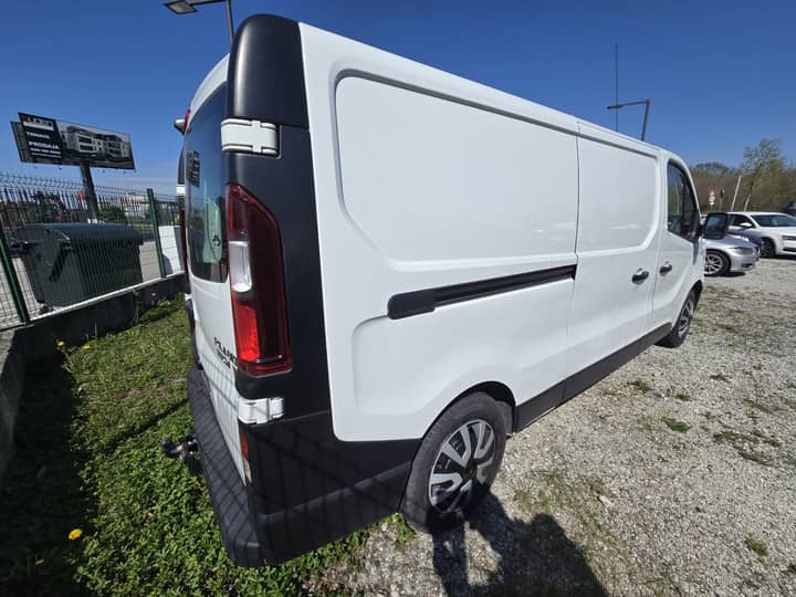 Slika prikazuje vanjštinu vozila (eksterijer).