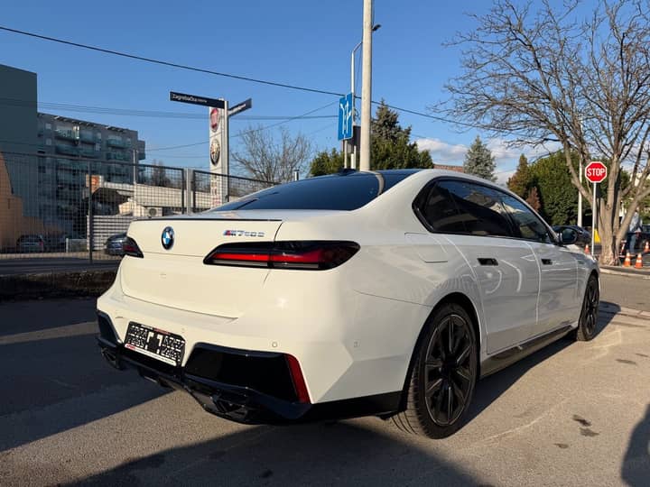 BMW M760e Xdrive M Sportpaket Pro - eksterijer 4