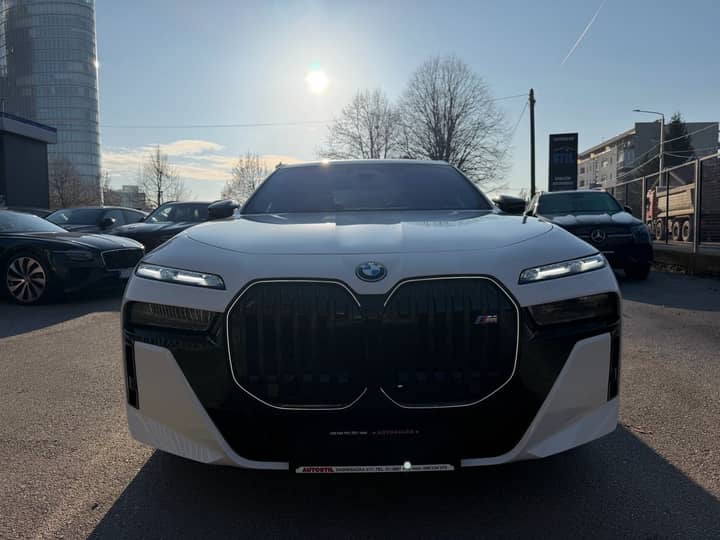 BMW M760e Xdrive M Sportpaket Pro - eksterijer 1