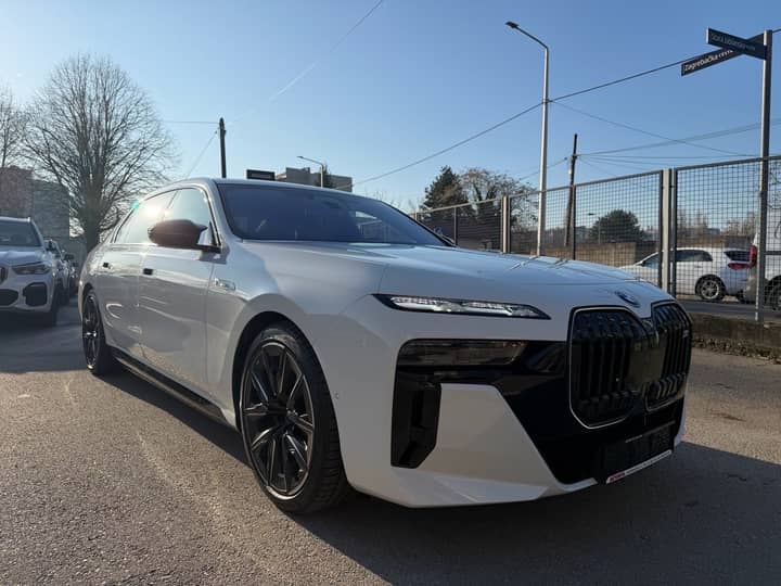 BMW M760e Xdrive M Sportpaket Pro - eksterijer 2