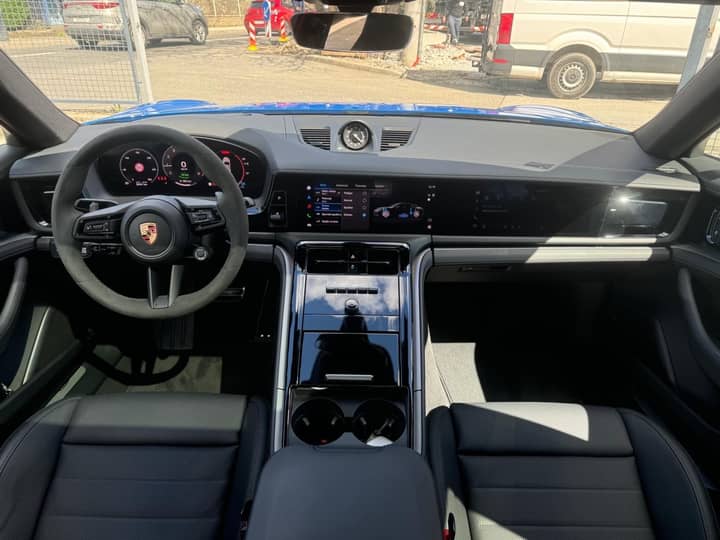 Porsche Panamera 4E Hybrid - interijer 1