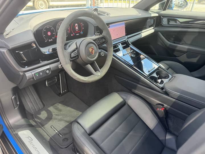 Porsche Panamera 4E Hybrid - interijer 2