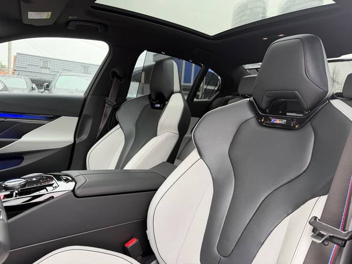 BMW M5 Xdrive Hybrid *PANORAMA* - interijer 3